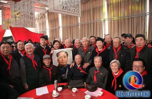 “镜头中的伟人身影”展进校园活动隆重开启