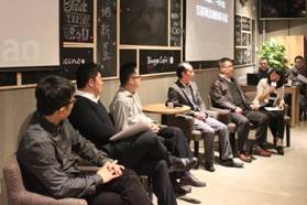 嘉宾参与圆桌论坛讨论2015年互联网金融的机会与风险.jpg