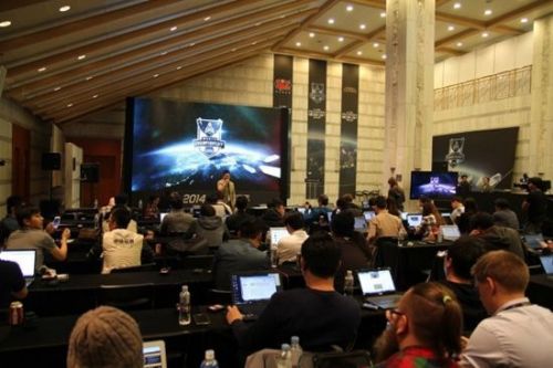 揭秘职业游戏玩家：每月收入5000元