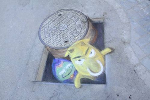 说明: G:\2015\央视\MT2女玩家南锣鼓巷创作3D版MT画获央视报道(组图4).JPG