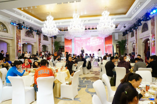 酷派大观5(铂顿)现身中国地产协会年会