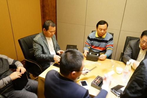酷派大观5(铂顿)现身中国地产协会年会