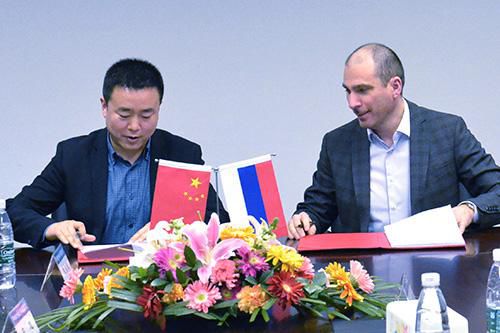 普天太力成YOTAPHONE 2中国区总代理商