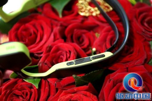 “戴”着音乐跑 AfterShokz骨传导耳机