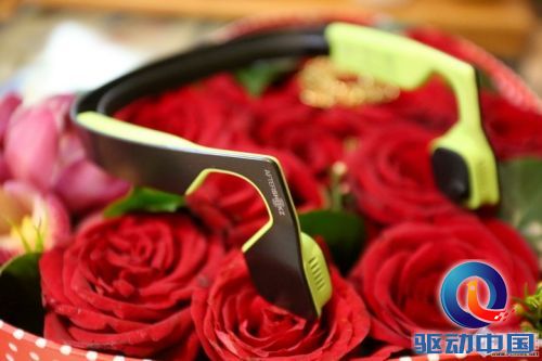 “戴”着音乐跑 AfterShokz骨传导耳机