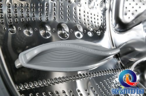 碳晶银俊朗外观 LG进口旗舰洗衣机图赏
