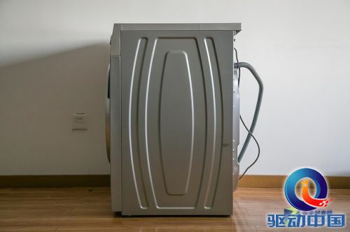 海信XQG80-B1202FP洗衣机侧面。