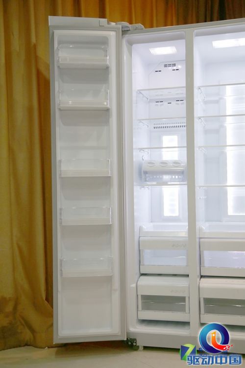纯白钢化玻璃外观 帝度对开门冰箱图赏