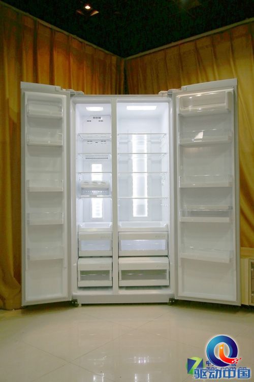 纯白钢化玻璃外观 帝度对开门冰箱图赏