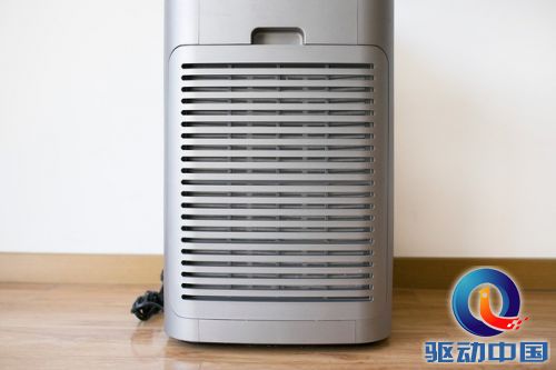 飞利浦空气净化器AC4620采用双侧滤网结构,大面积格栅加强透气效果,降低风阻。