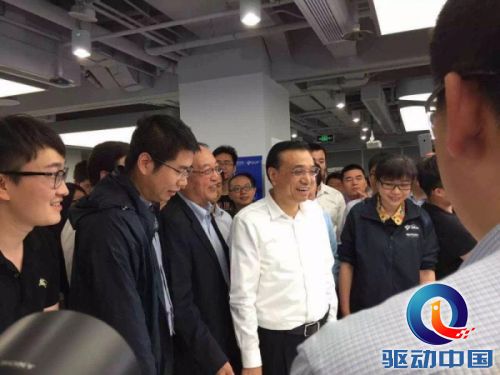 点击查看原图 总理到访中关村 李大大身边的美女CEO是谁