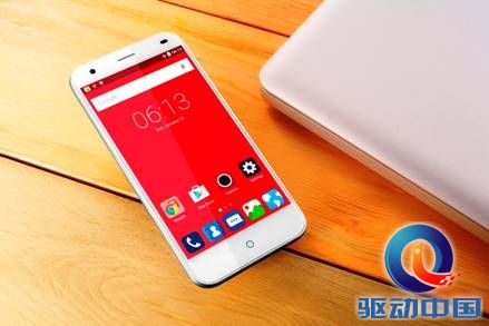 说明: D:\2015年6月\中兴日常\Blade S6市场反馈稿\Blade S6 PR shot1.jpg