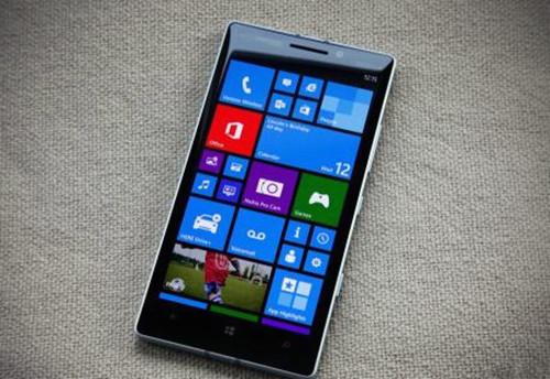 微软手机业务面临生死劫 WP新机加入前置闪光