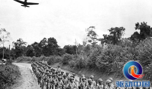 1943年10月,中国军队从印度反攻缅北。这一次,他们不仅装备精良,还有美国空军的配合。