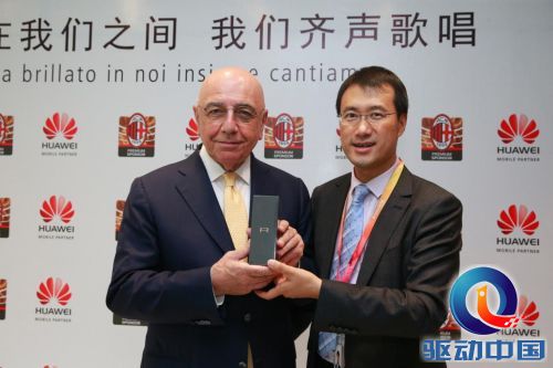 AC米兰队参观深圳华为总部 欲进一步增强双方品牌影响力2 AC米兰队参观深圳华为总部 欲进一步增强双方品牌影响力2