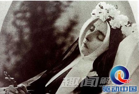 千年古尸不腐之谜:法国<em>圣女</em>百年不腐尸身_科学