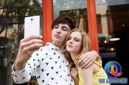 说明: OPPO R7 Plus模特图 (2).jpg