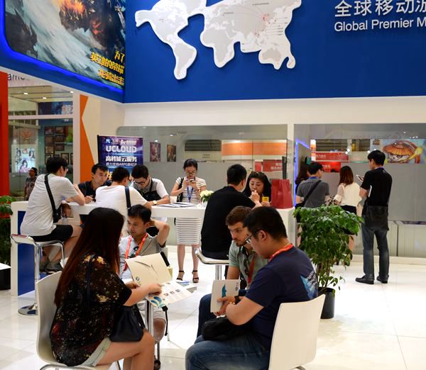 图3.飞流开放式洽谈区座无虚席