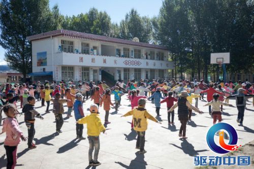 骑进大山 魅族破峰团队用歌声亮希望小学 - h_tech - 科技虫
