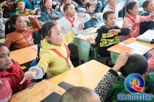 骑进大山 魅族破峰团队用歌声亮希望小学 - h_tech - 科技虫