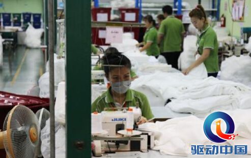 乳胶枕缝纫包装工厂 -缝制枕头套车间