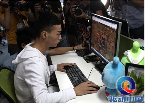 叶良辰挑衅古惑仔大B哥,微博称“奉陪到底”