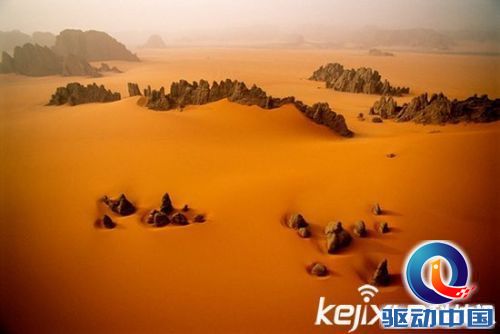 组图：欣赏世界最美的沙漠 中国戈壁沙漠壮丽