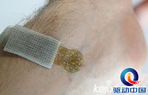 科学家开发出可测皮肤下血液流动的柔性传感器