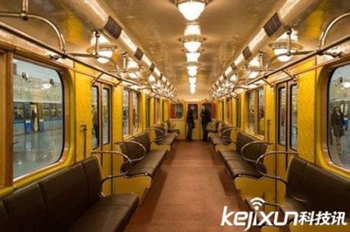 带你走进世界最漂亮地铁 莫斯科复古车