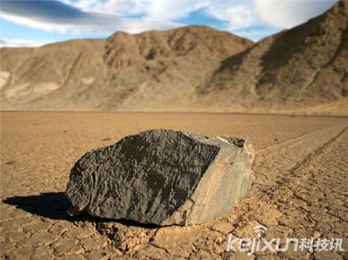 世界十大神秘的自然现象：死谷的巨石会滑行