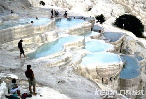 全球十大奇特的温泉浴场：在风景里放松心灵