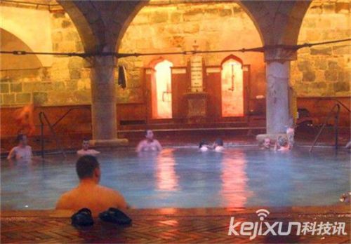 全球十大奇特的温泉浴场：在风景里放松心灵