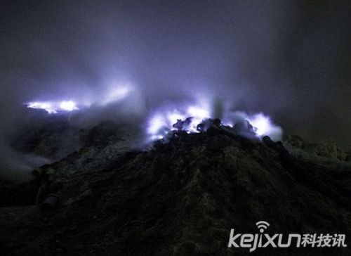 似梦幻大片：蓝紫色的火山如何形成的？