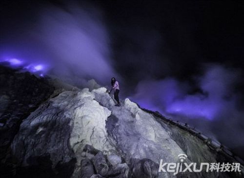 似梦幻大片：蓝紫色的火山如何形成的？