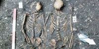 最新考古发现中世纪情侣尸骸 手拉手墓室长眠