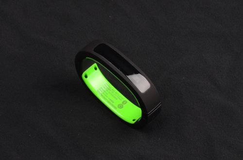 记步准确 功能实用 Razer Nabu纳布天神智能手环评测