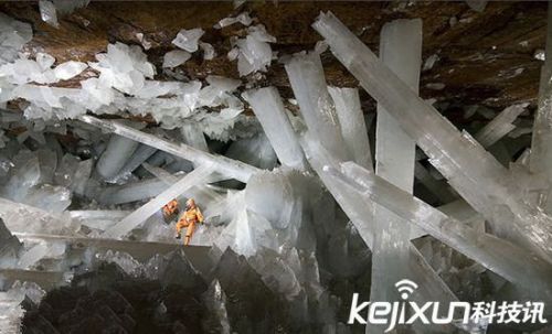 神秘的地底世界 亿万年行成水晶森林   