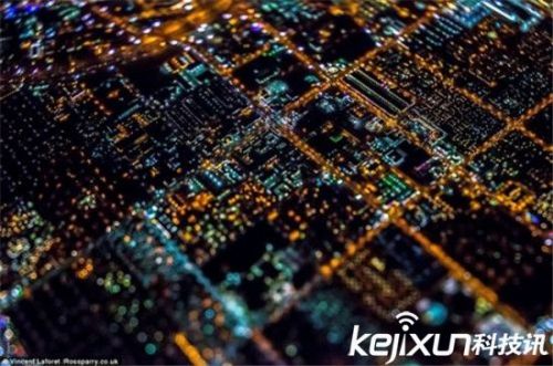 3000米高空看城市夜景：美的就像是电路板