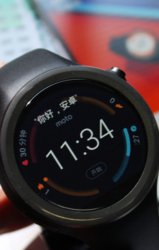 拥抱运动 新一代Moto 360运动版真机图赏