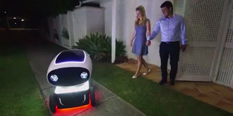 全球首款外卖机器人在澳大利亚诞生 输验证码取外卖