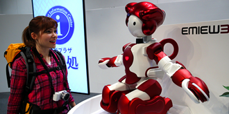 日本发布新型机器人EMIEW3  计划2018年投入使用