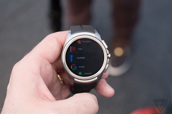 Android Wear 2.0发布:UI大变