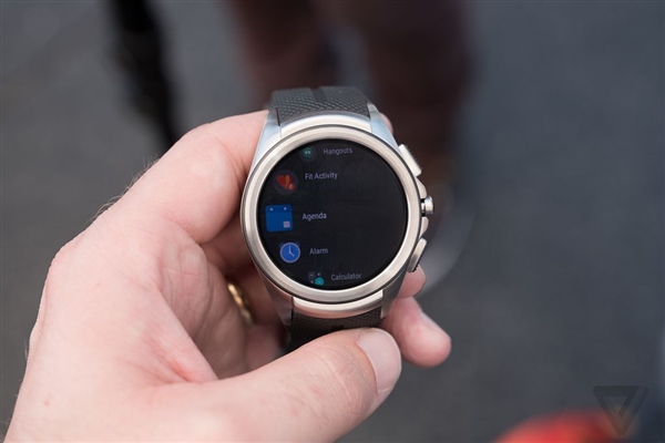Android Wear 2.0发布:UI大变