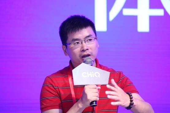 说明: E:\长虹\2016年7月CHiQ3电视\稿件\发布会照片\长虹多媒体公司软件与服务中心王鑫与媒体交流.JPG