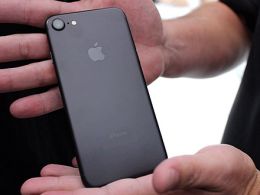 iPhone7/AppleWatch2/AirPods发布会现场各颜色版本真机高清图赏