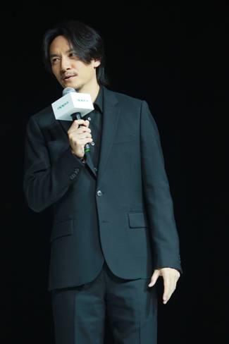 说明: C:\001工作文档\005OPPO\品牌方案\执行文件\阶段计划\2016\美因苛求方案\稿件\定稿\final\除现场图片的final版本\除现场图片的final版本\OPPO 新闻图\小图\张震讲述“美因苛求”.jpg