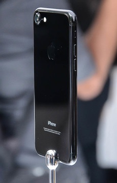 iPhone7/AppleWatch2/AirPods发布会现场各颜色版本真机高清图赏