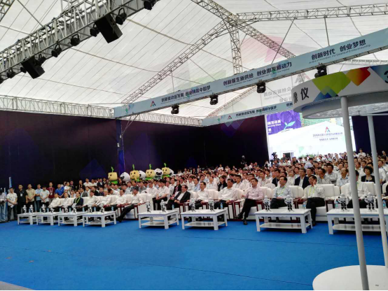 优必选智能机器人亮相双创周 展现科技创新风范