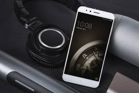 说明: C:\Users\user\Desktop\产品图片\手机场景美图\科技 小Q\7G6A3895.jpg
