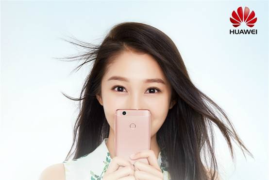 说明: 手感舒服拍照强!华为小屏旗舰HUAWEI nova首发评测